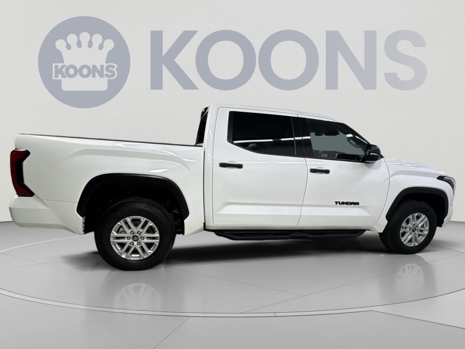 Used 2022 Toyota Tundra SR5 w/ SR5 Convenience Package AWD/4WD image 13