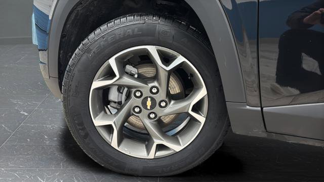Used 2025 Chevrolet Trax LT FWD image 33