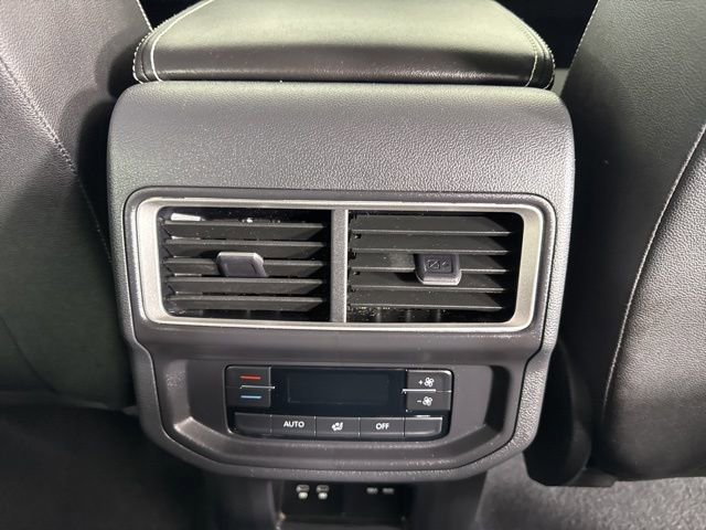 Used 2025 Volkswagen Atlas SE image 20