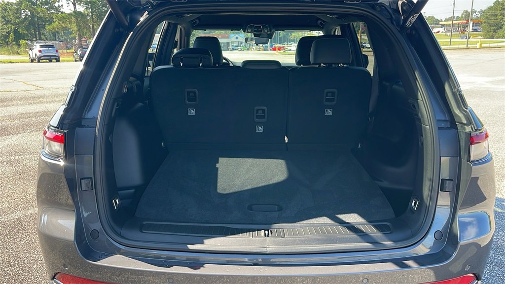 New 2025 Jeep Grand Cherokee Altitude image 11
