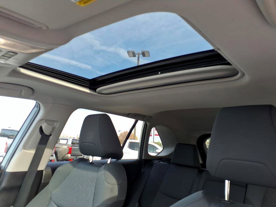 Certified 2022 Toyota RAV4 XLE w/ Convenience Package image 15