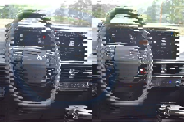 New 2025 Kia EV6 Light w/ Light LR Technology Package image 17