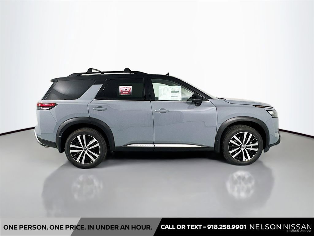 New 2025 Nissan Pathfinder Platinum w/ Black Appearance Package image 4