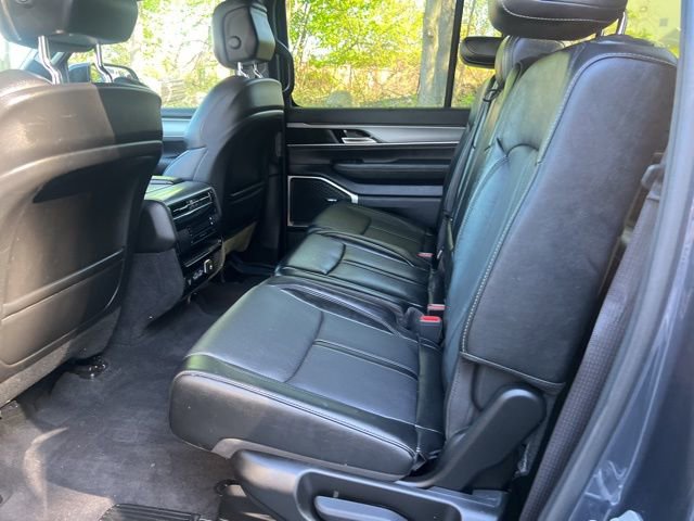Used 2023 Jeep Wagoneer L Series II w/ Convenience Group I AWD/4WD image 22