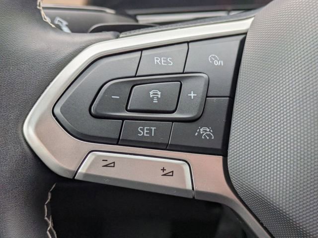 Used 2025 Volkswagen Atlas SE image 15