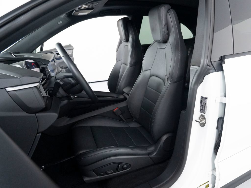 Certified 2025 Porsche Macan 4 Electric AWD/4WD image 17