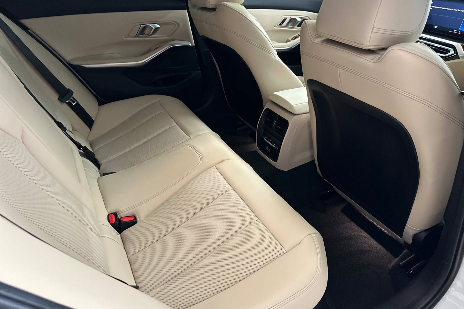 Certified 2024 BMW 330i Sedan w/ Convenience Package image 29