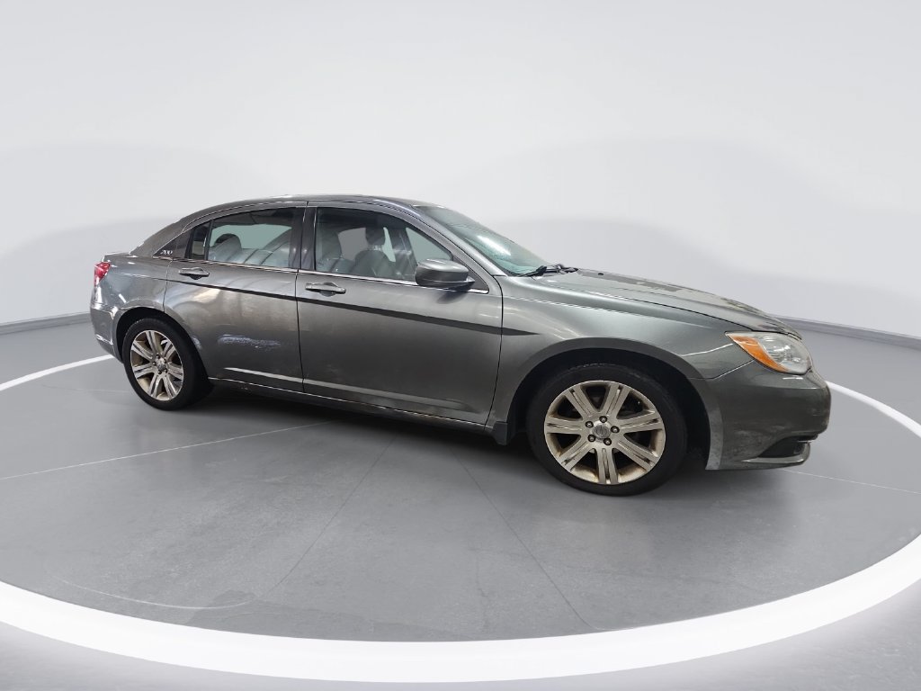 Used 2011 Chrysler 200 Touring FWD image 2