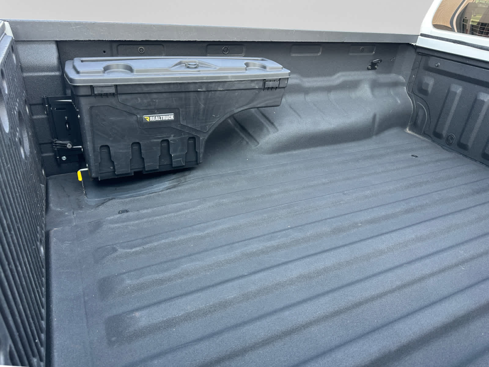 Used 2024 Nissan Frontier S w/ S Utility Package RWD image 19