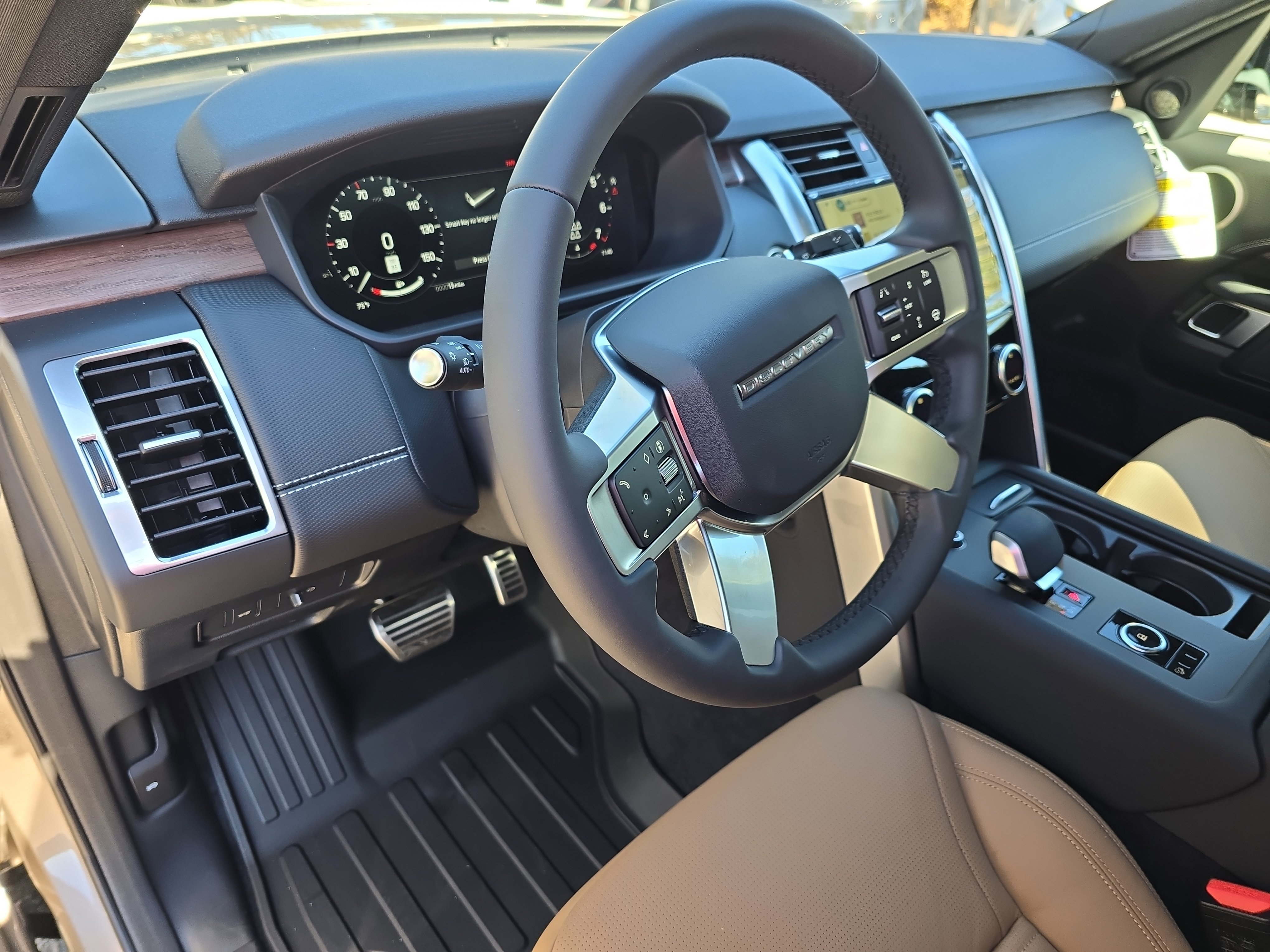 New 2026 Land Rover Discovery Dynamic SE image 16