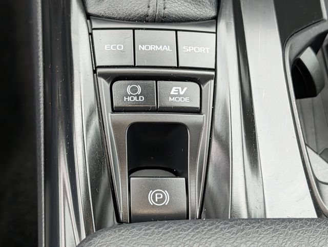Used 2025 Toyota Camry LE FWD image 15