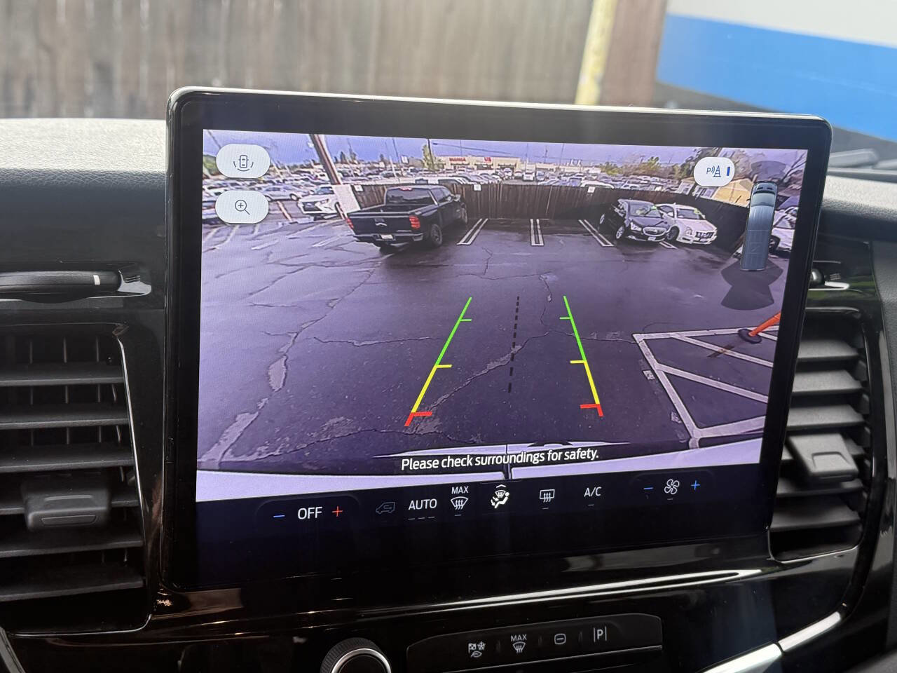 Used 2023 Ford Transit 350 XLT image 11