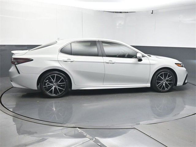 Used 2024 Toyota Camry SE image 9
