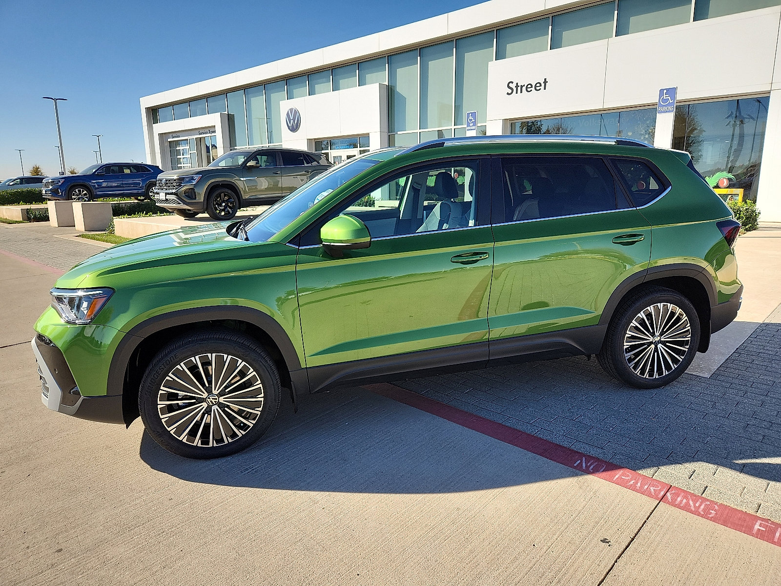 New 2026 Volkswagen Taos SE image 2