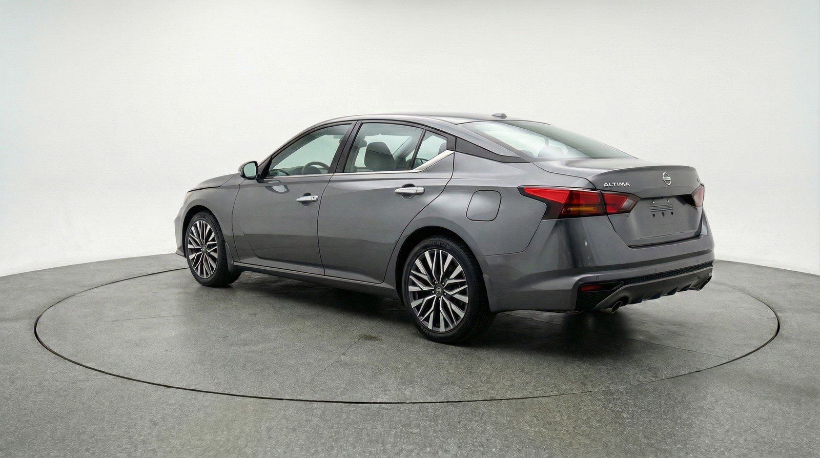 Used 2025 Nissan Altima 2.5 SV image 6