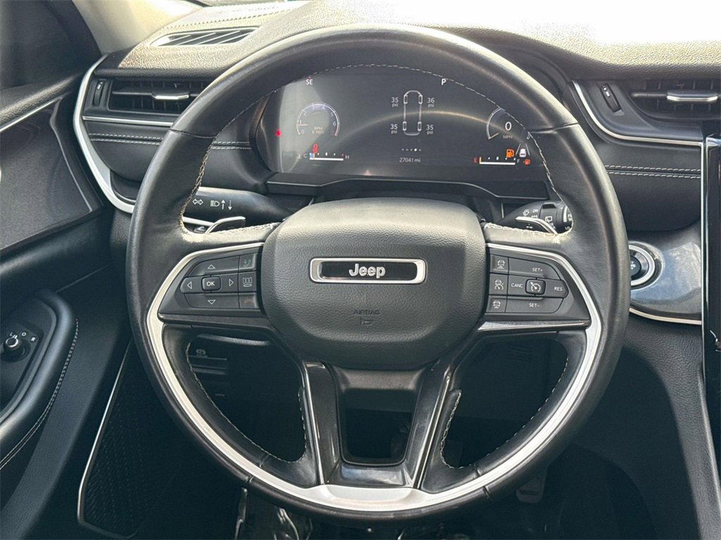 Used 2022 Jeep Grand Cherokee Laredo w/ Luxury Tech Group I image 14