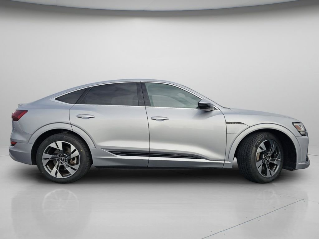 Used 2022 Audi e-tron Premium image 27