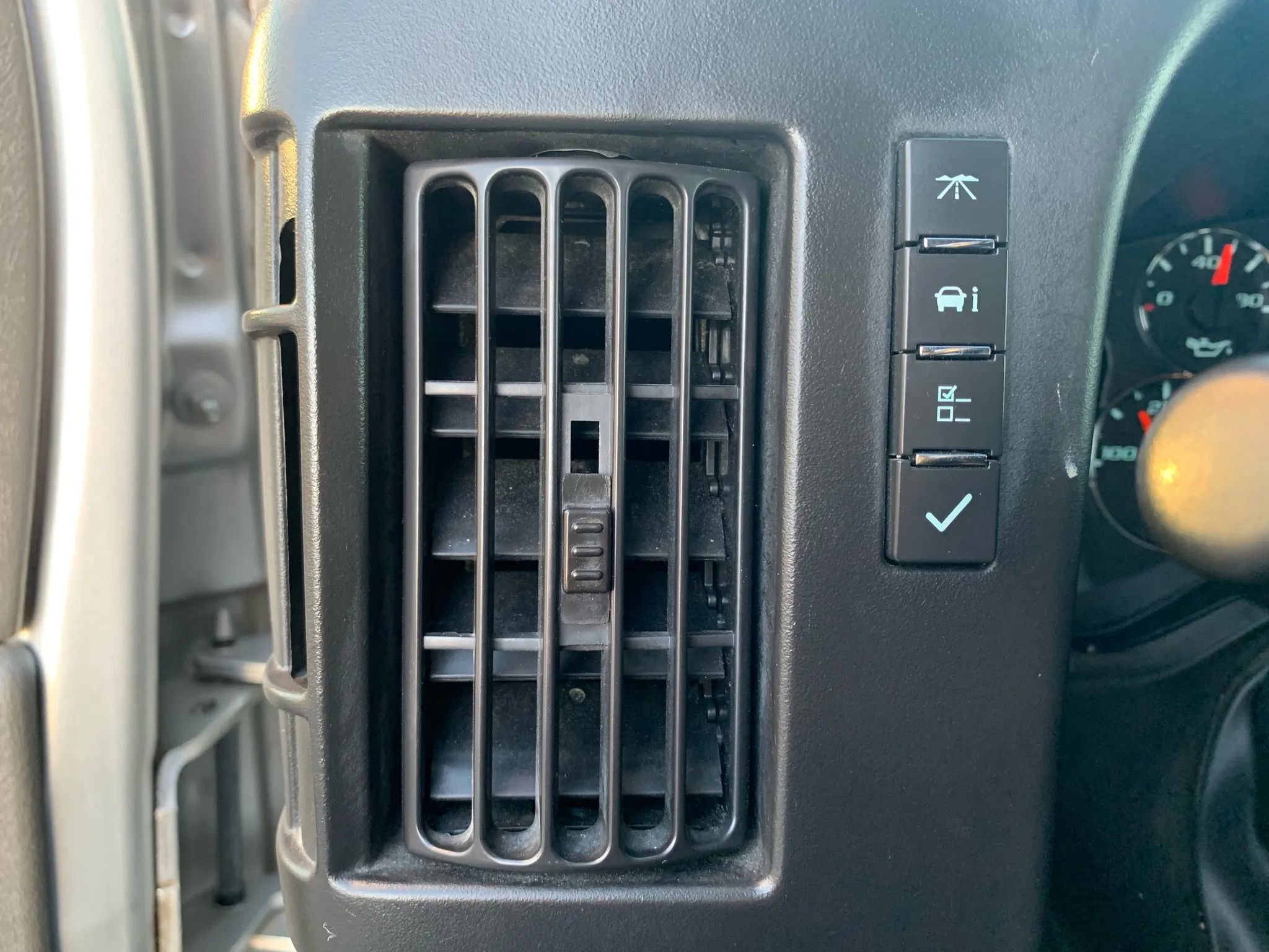 Used 2016 Chevrolet Express 3500 LS w/ Chrome Appearance Package image 20