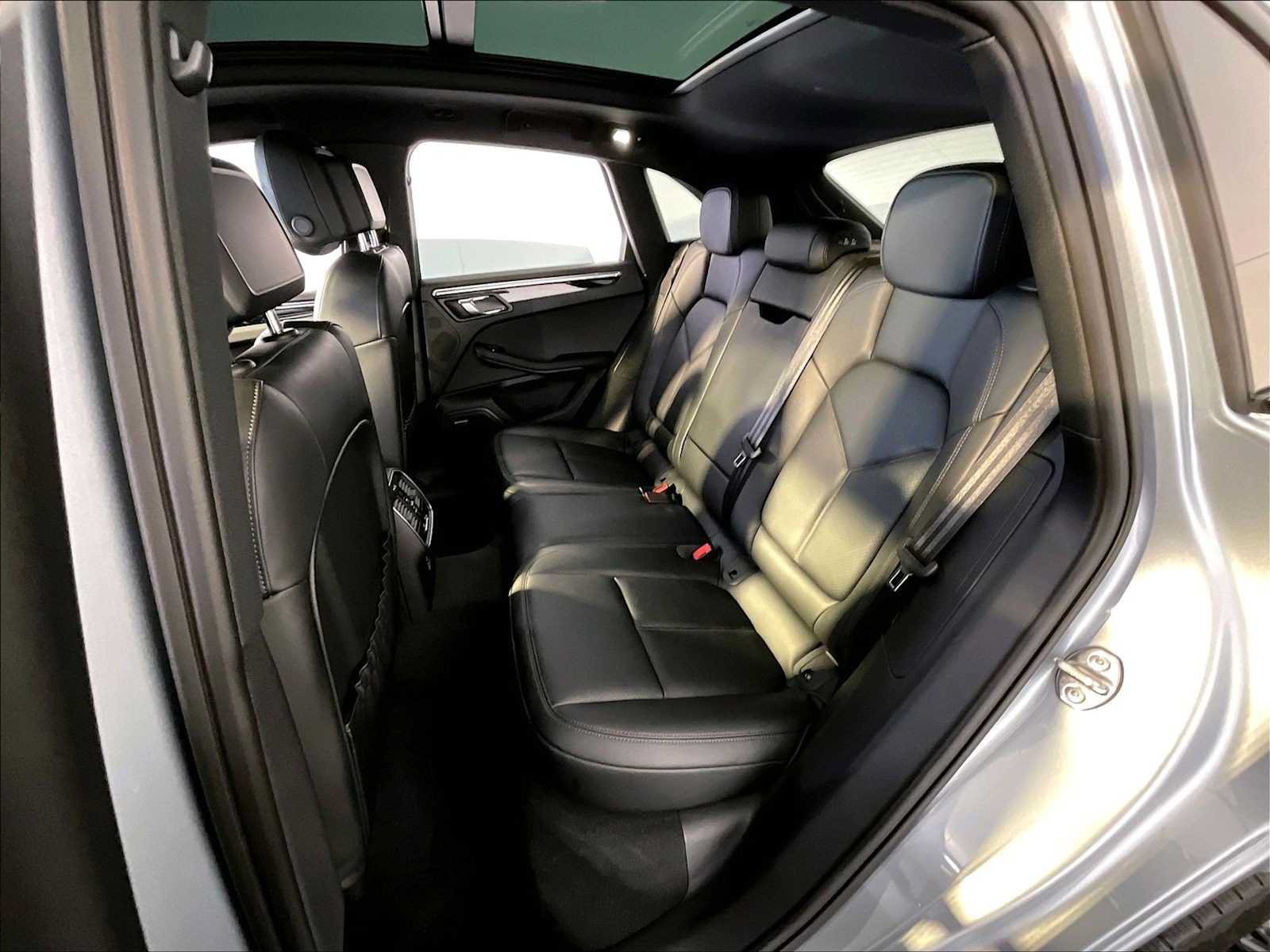 Certified 2026 Porsche Macan AWD/4WD image 24