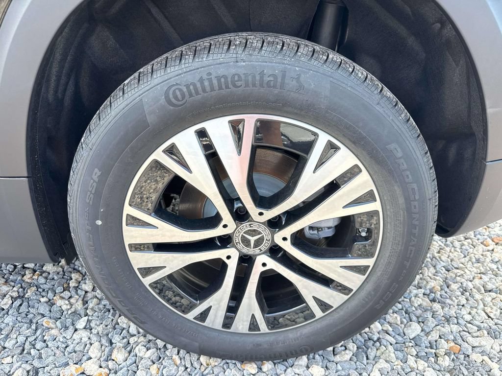 Used 2025 Mercedes-Benz GLB 250 image 3
