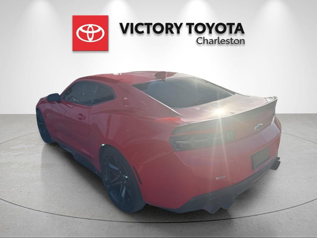 Used 2018 Chevrolet Camaro SS RWD image 3