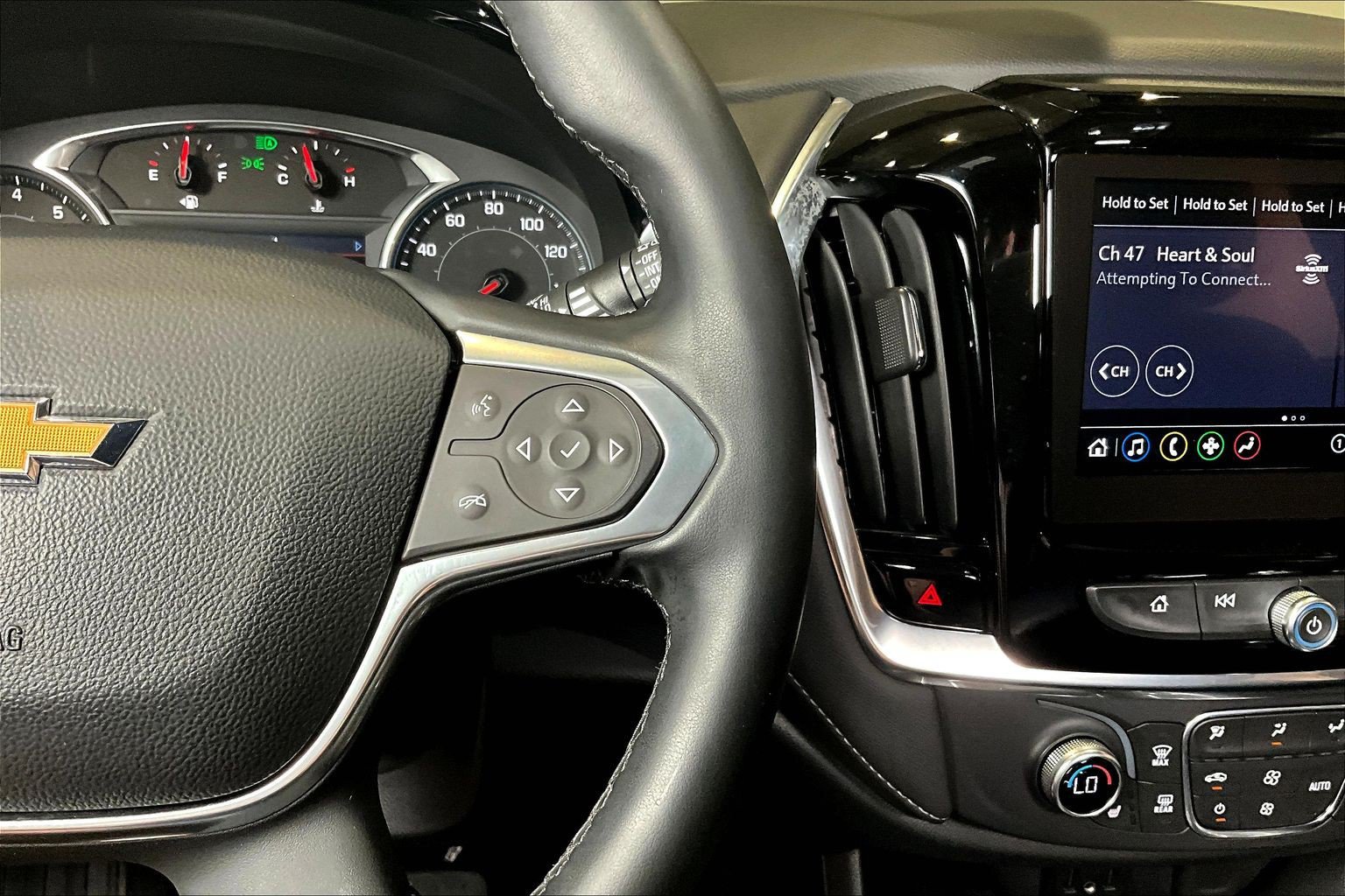 Used 2023 Chevrolet Traverse LT w/ Rear Camera Mirror Package AWD/4WD image 13