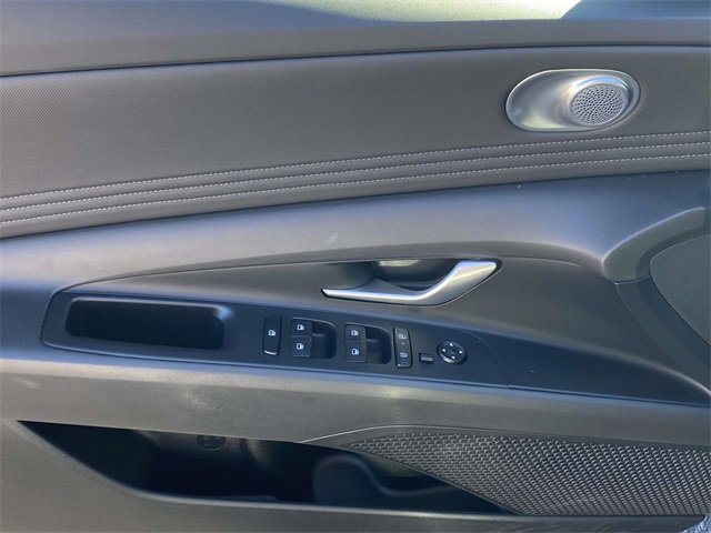 Used 2024 Hyundai Elantra SEL w/ Convenience Package image 15