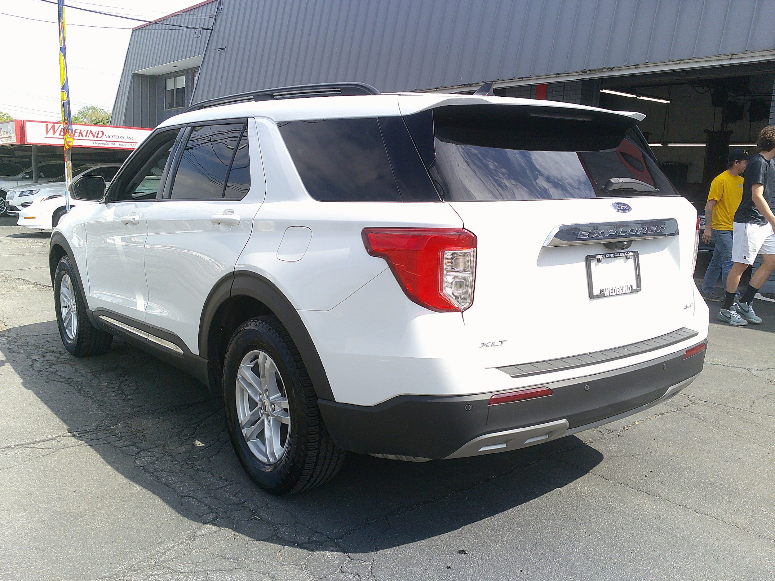 Used 2021 Ford Explorer XLT w/ Equipment Group 202A AWD/4WD image 3