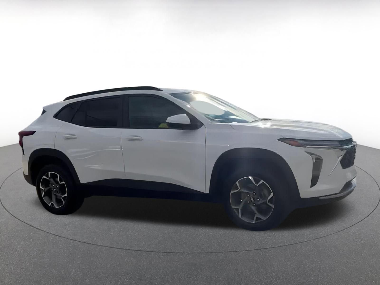 Used 2025 Chevrolet Trax LT image 8