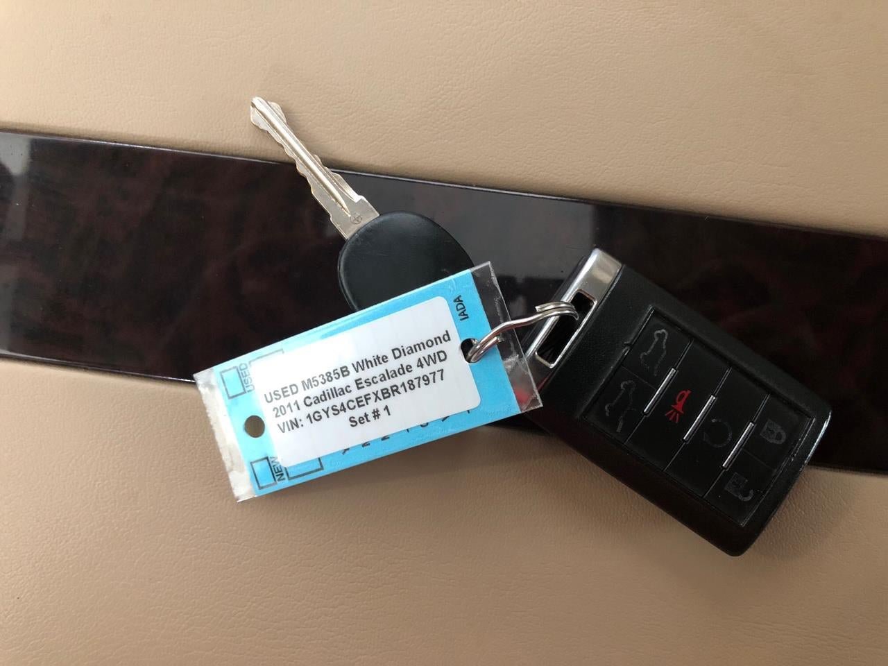 Used 2011 Cadillac Escalade Premium AWD/4WD image 23