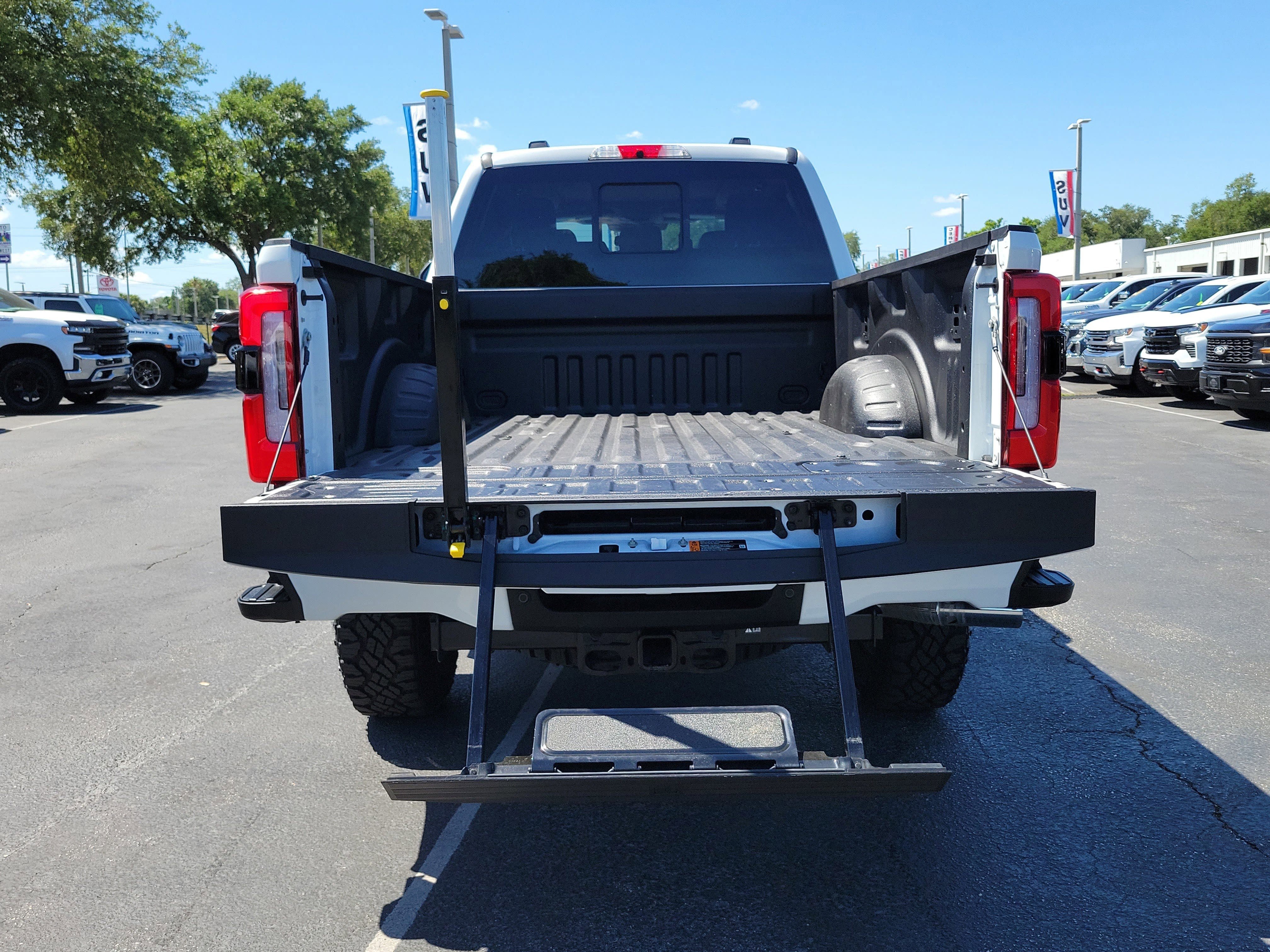 Certified 2025 Ford F250 Platinum w/ Platinum Plus Package AWD/4WD image 10