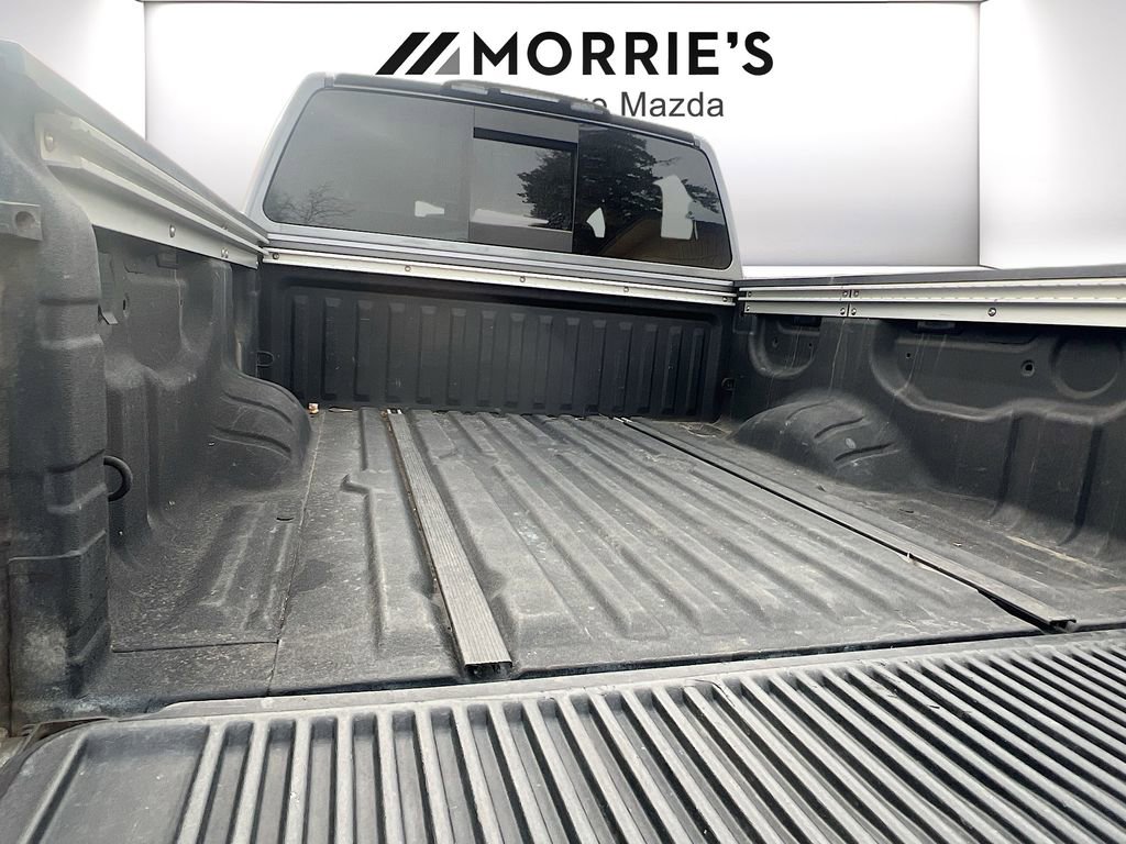 Used 2018 Nissan Titan SV image 27