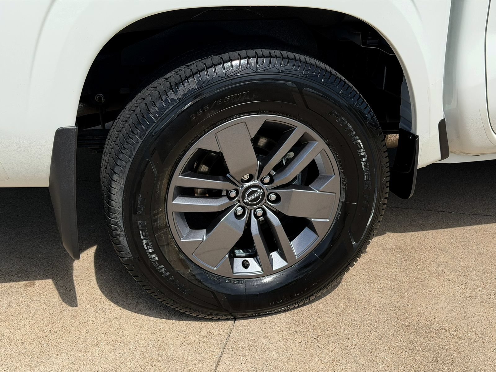 Used 2025 Nissan Frontier SV w/ SV Convenience Package RWD image 8