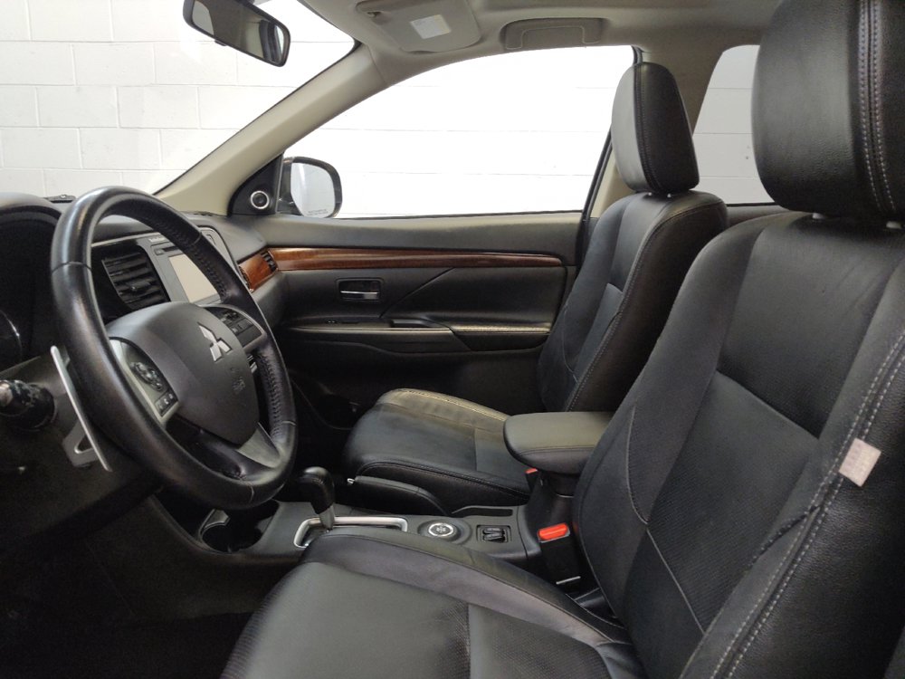 Used 2014 Mitsubishi Outlander GT image 17