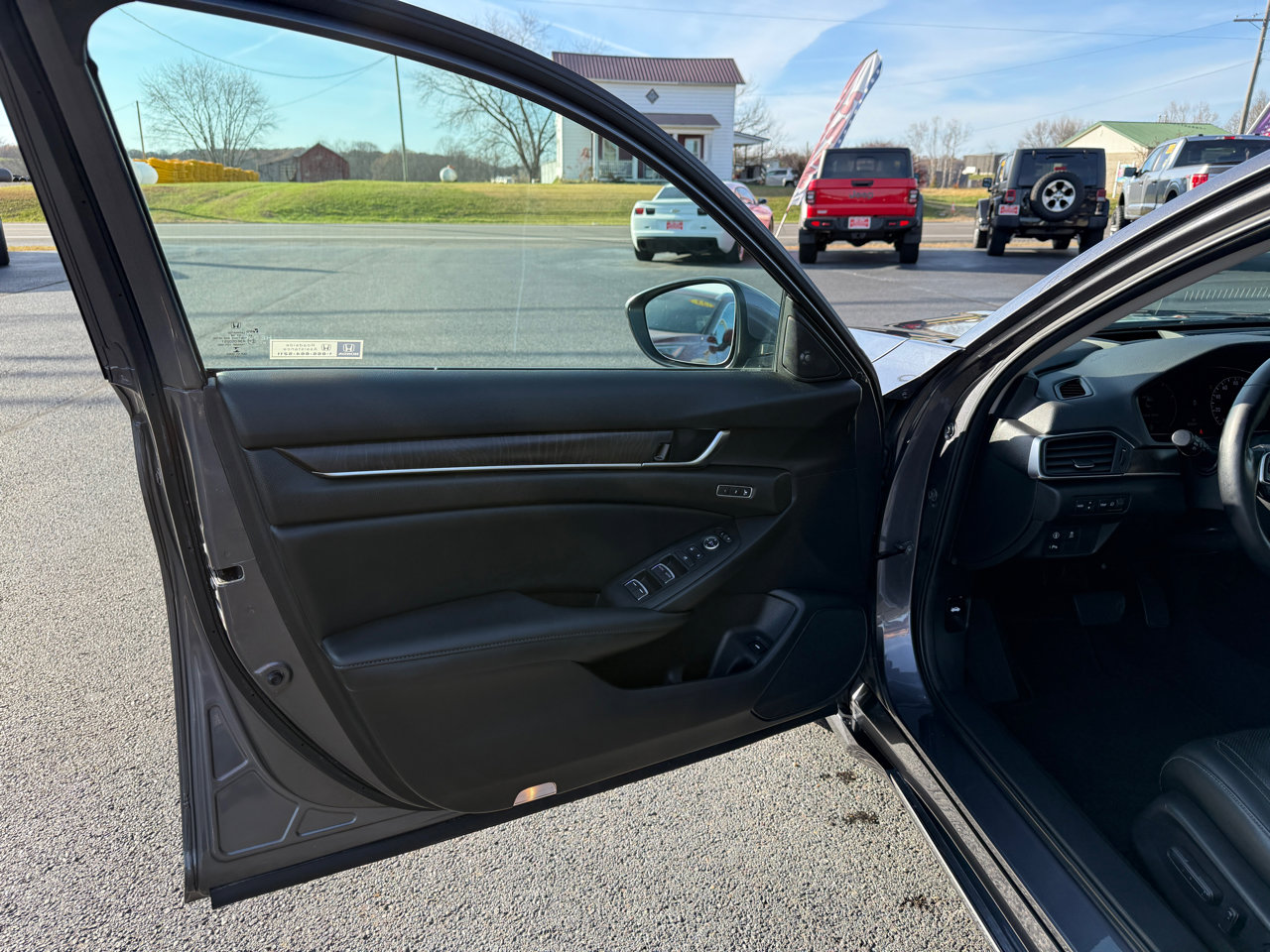 Used 2022 Honda Accord Touring image 9