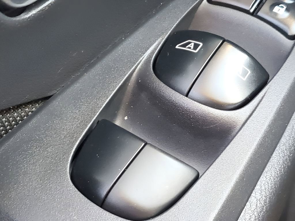 Used 2022 Nissan Kicks SV image 31