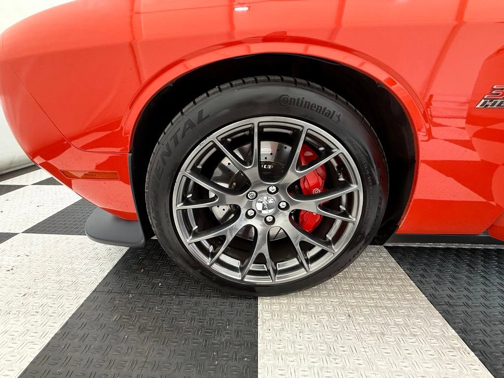 Used 2016 Dodge Challenger SRT w/ Technology Group RWD image 9