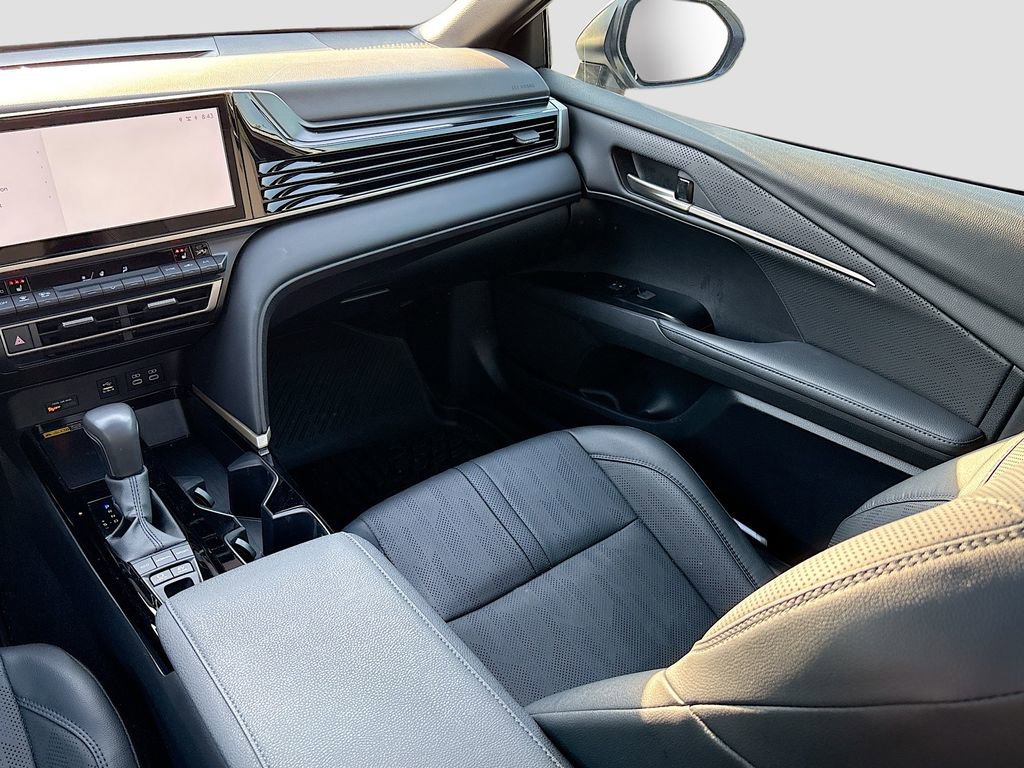 Used 2025 Toyota Camry XSE image 30