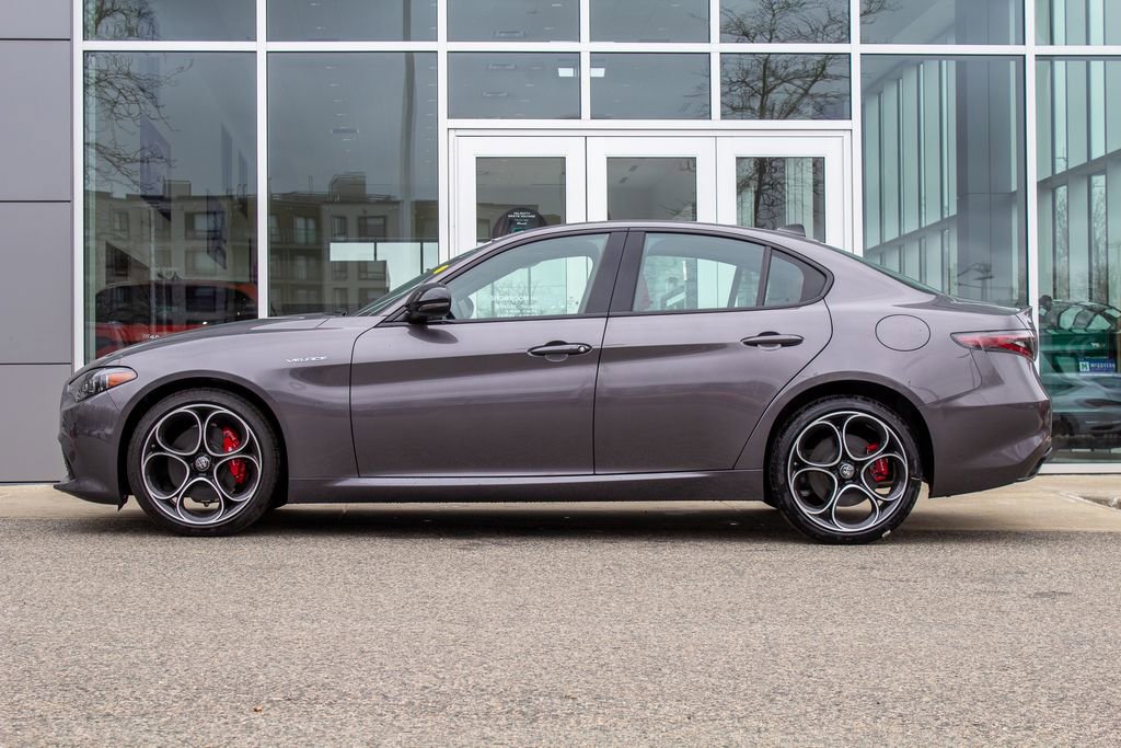 New 2025 Alfa Romeo Giulia AWD w/ Veloce Package AWD image 7