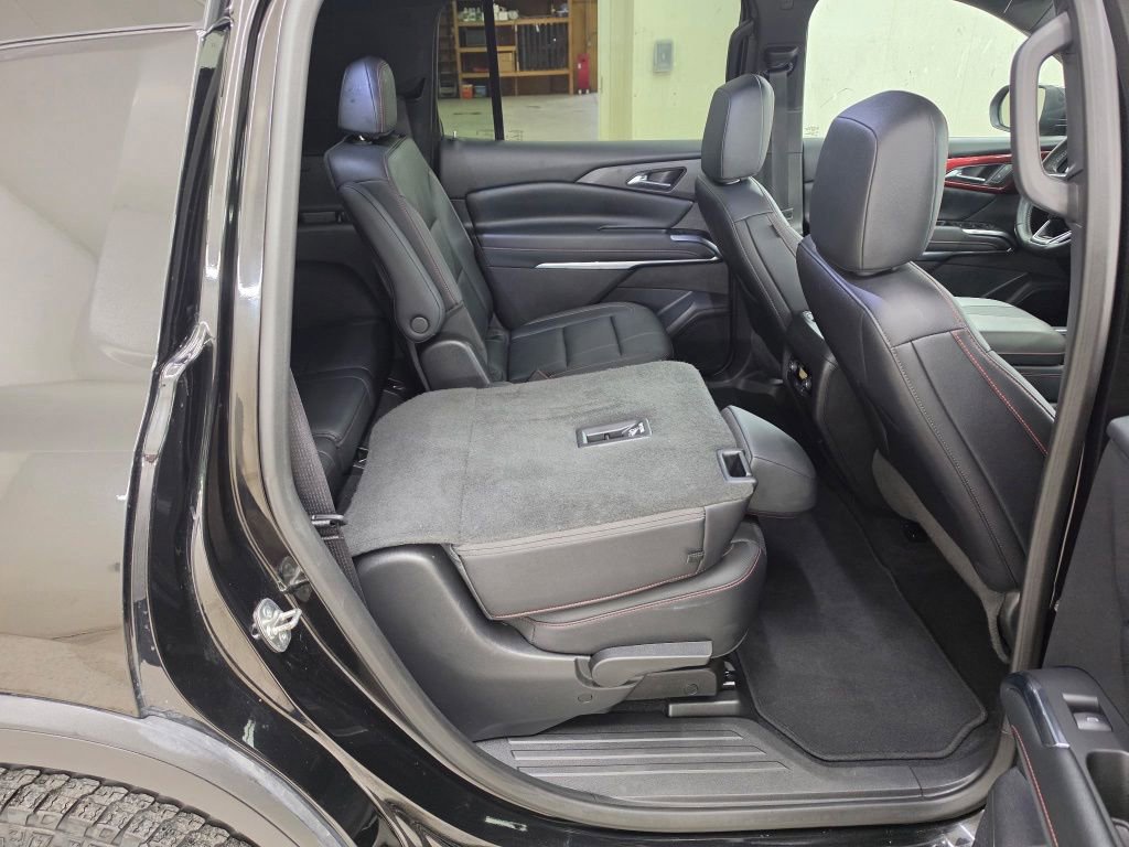 Used 2025 Chevrolet Traverse Z71 AWD/4WD image 14
