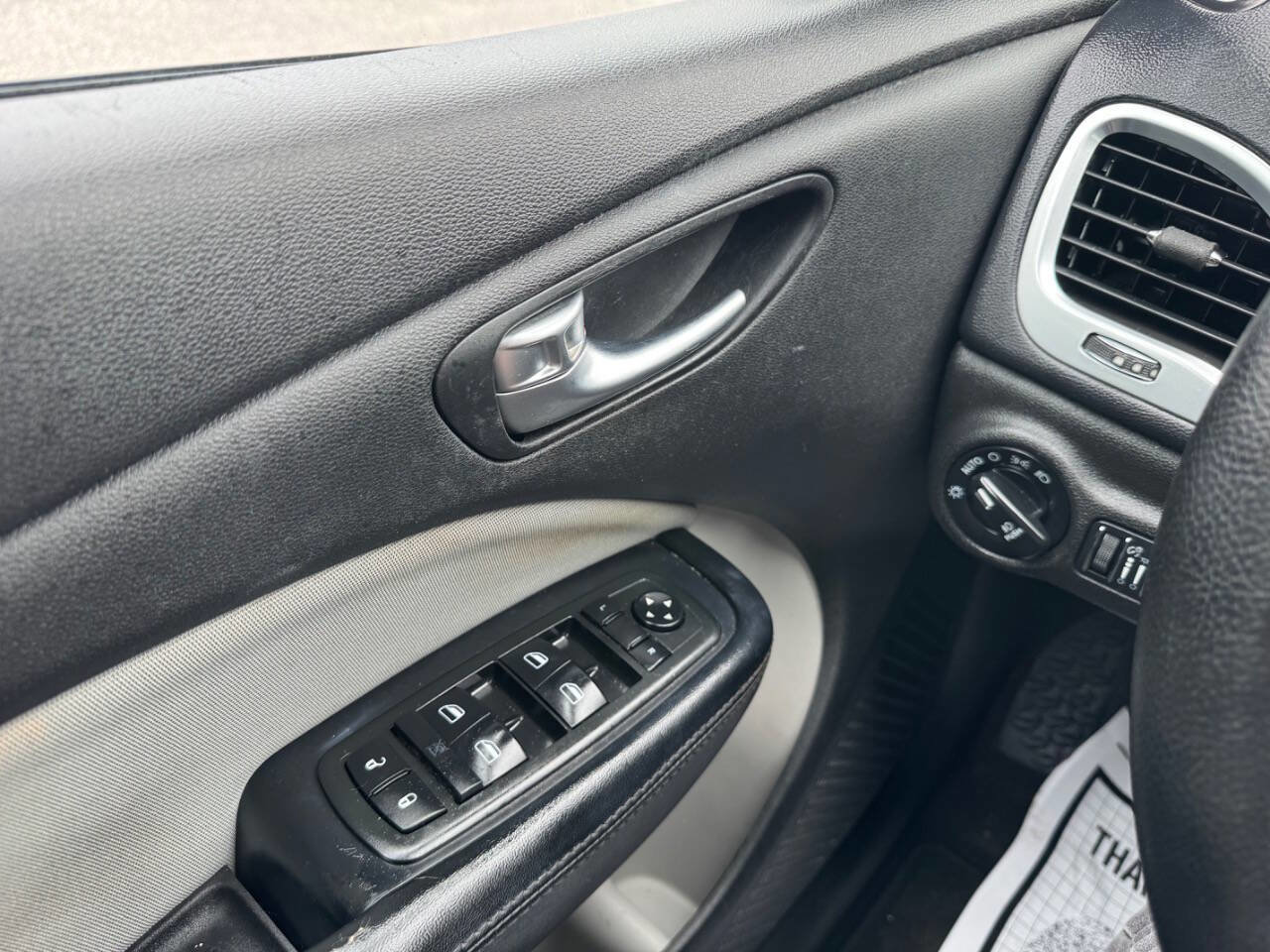 Used 2015 Dodge Dart SXT image 40