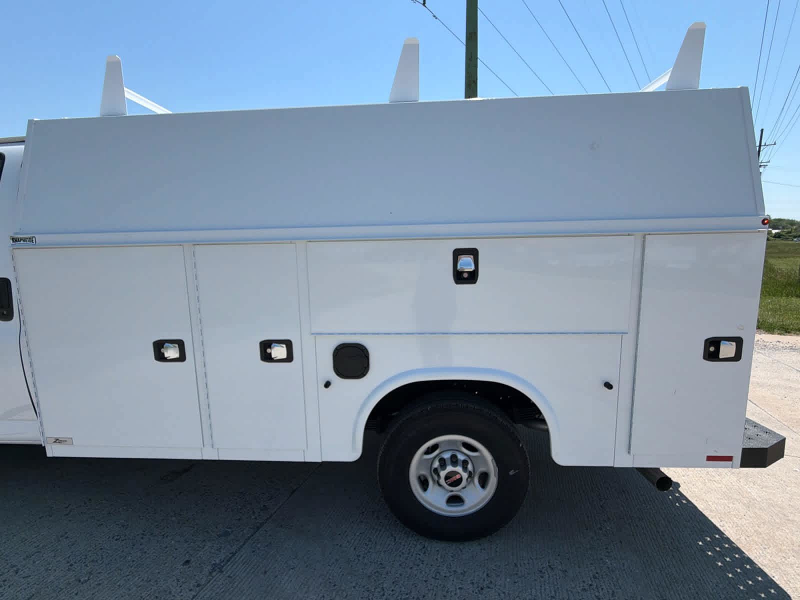 New 2025 GMC Savana 3500 w/ Power Convenience Package RWD image 21