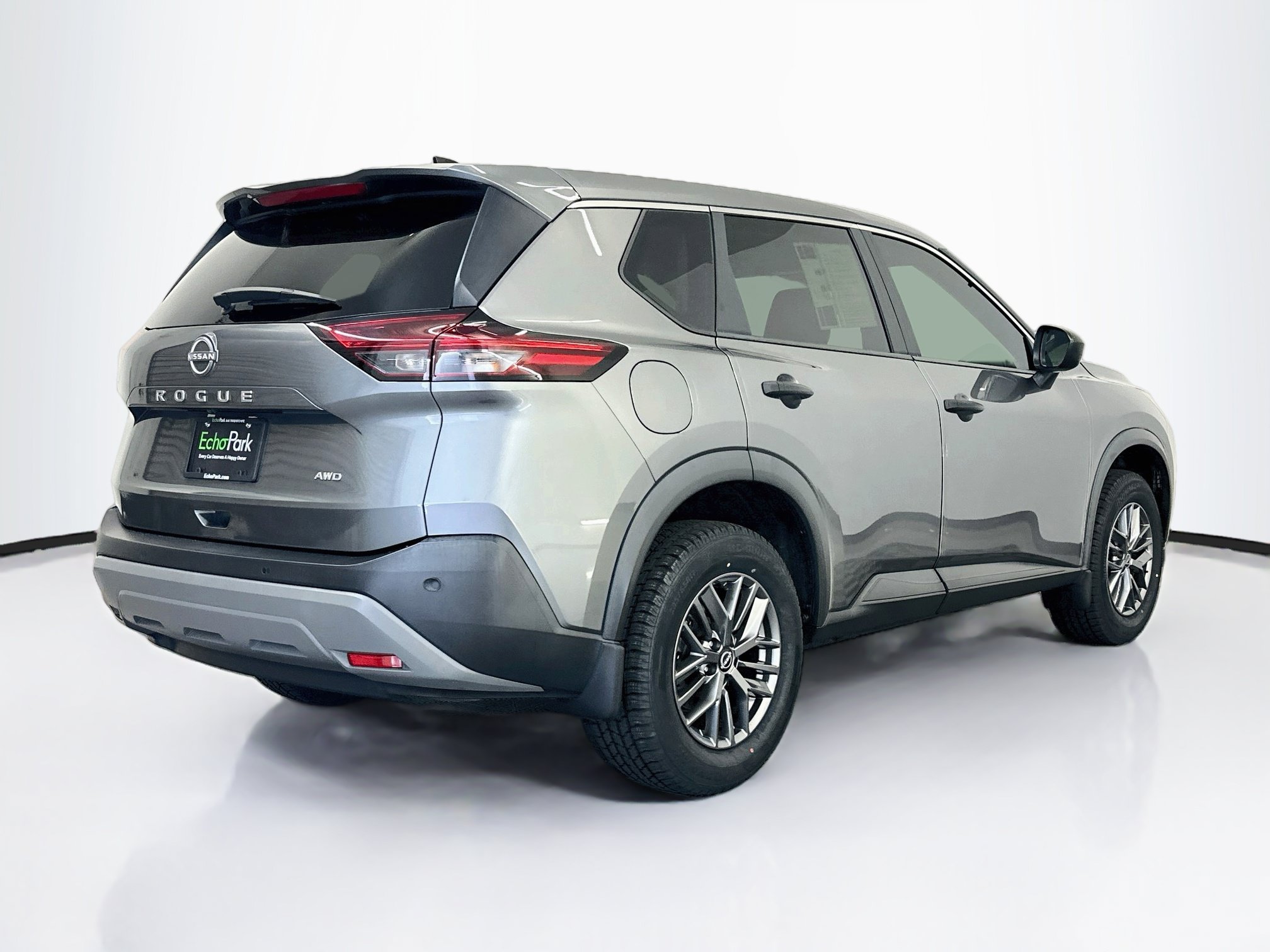 Used 2023 Nissan Rogue S AWD/4WD image 9