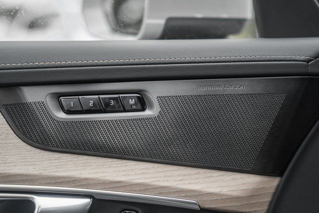 New 2026 Volvo XC90 B6 Plus w/ Protection Package Premier image 40