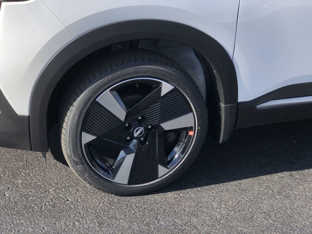 New 2026 Nissan Kicks SR w/ Cold Weather Package image 10