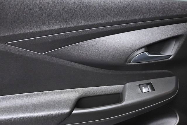 Used 2025 Buick Envista Preferred w/ Advanced Safety Package FWD image 9