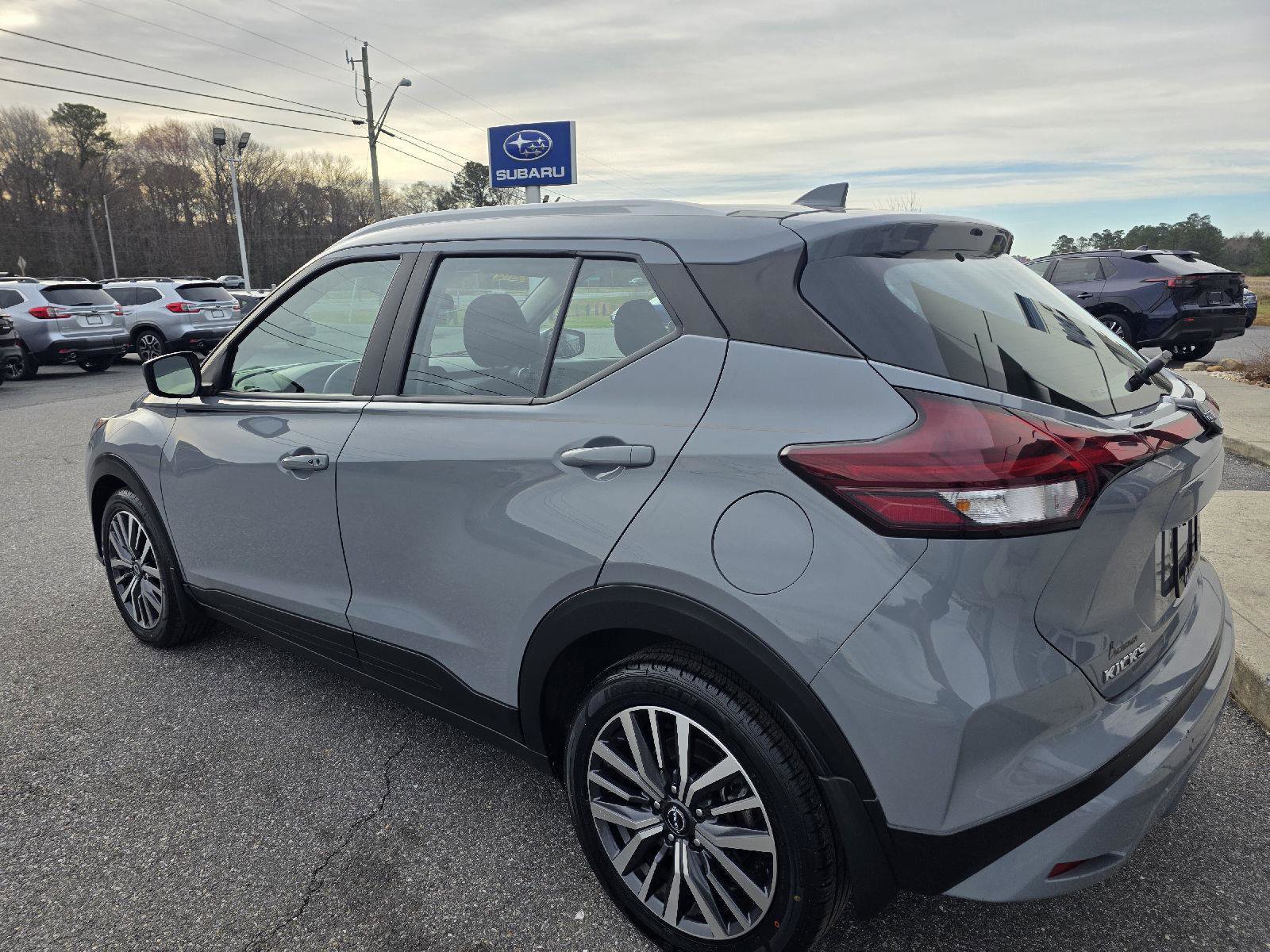 Used 2023 Nissan Kicks SV image 8