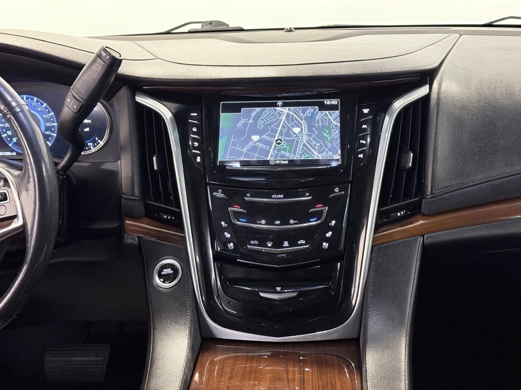 Used 2018 Cadillac Escalade Luxury image 27
