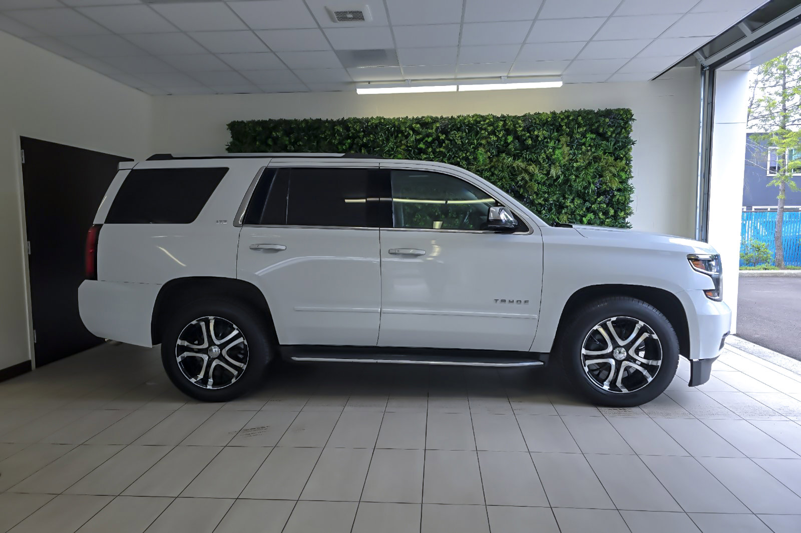 Used 2016 Chevrolet Tahoe LTZ AWD/4WD image 3