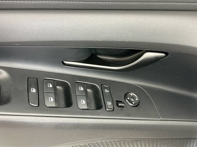 Certified 2025 Hyundai Elantra SEL FWD image 23